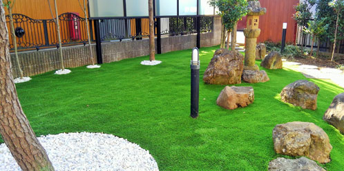 和風庭苑に人工芝を活用したイメージ