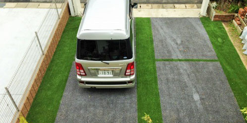 駐車場に人工芝を活用したイメージ