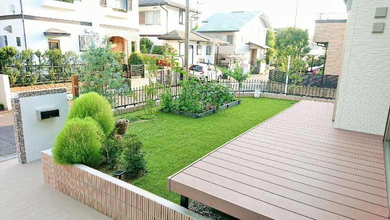 東京都s様邸の庭 すごい人工芝